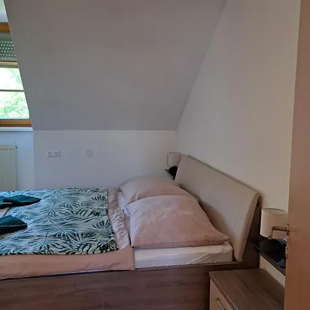 Hotel Gaestezimmer Tiefenbacher 2*